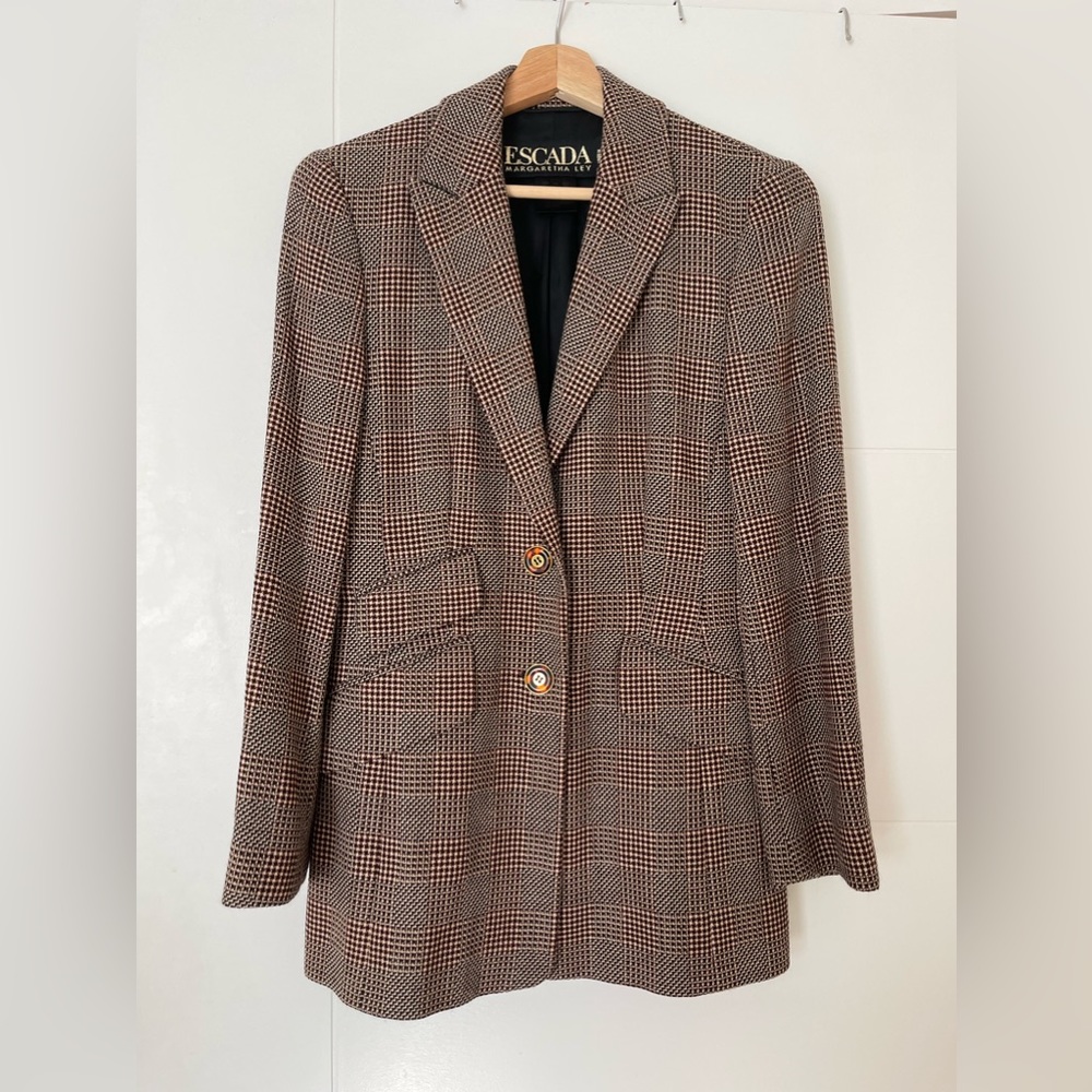 Stunning vintage fitted Escada blazer, size 36